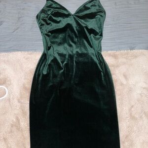 B. Smart Green Sheath Dress Sweetheart Neckline Sleeveless